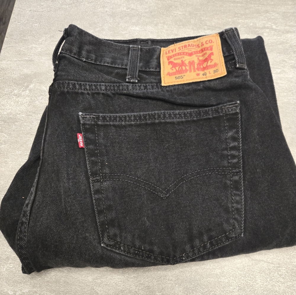 Levi's Men's Black 505 jeans Straight / Regular Fit  40×30  Very Good Condition
